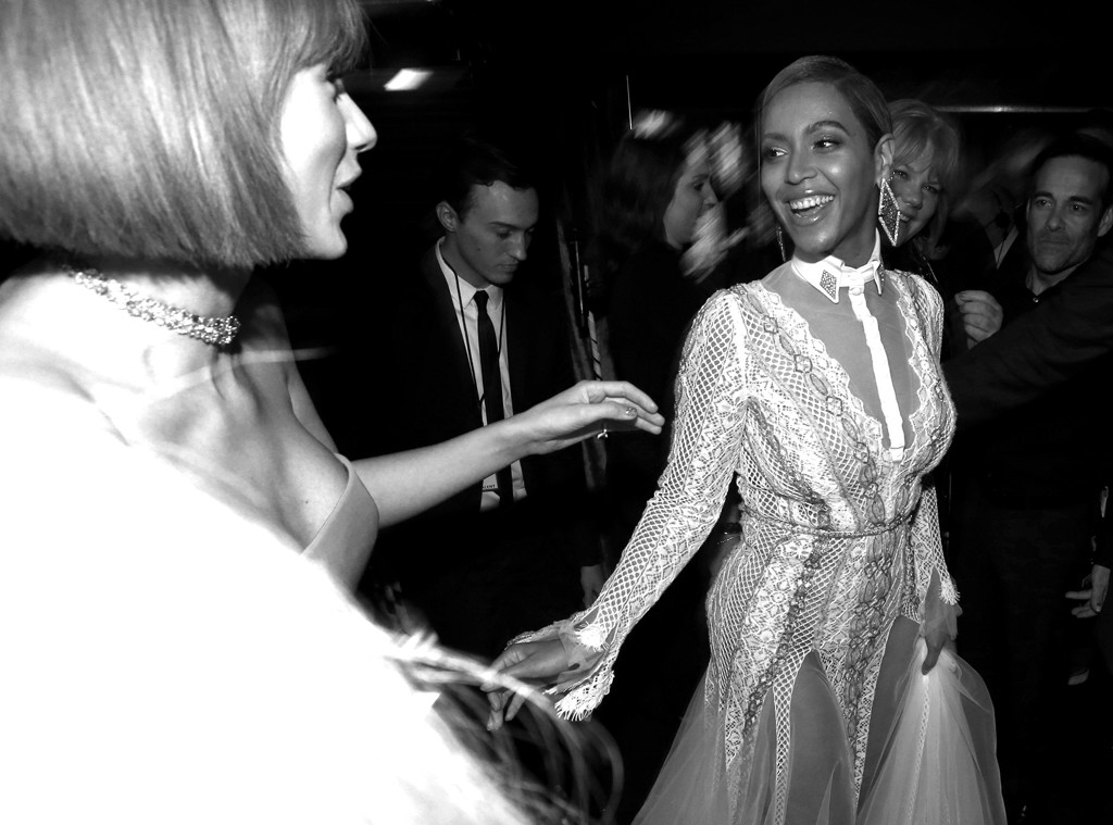 Taylor Swift Beyonce Reunite And Have An Adorable Moment At Grammys 2016 E Online